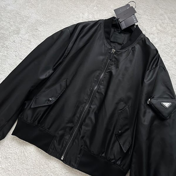 希少プラダ Re Nylon ボンバージャケット 偽物 pul09923
